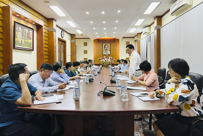 Đồng chí Nguyễn Khắc Toàn kết luận cuộc họp.
