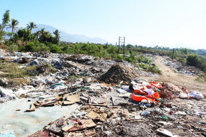 Nha Trang: Tăng cường quản lý, xử lý tình trạng đổ trộm xà bần, chất thải rắn sinh hoạt gây ô nhiễm môi trường