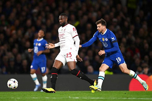 AC Milan, không thể ra biển lớn với một hàng phòng ngự lỏng lẻo