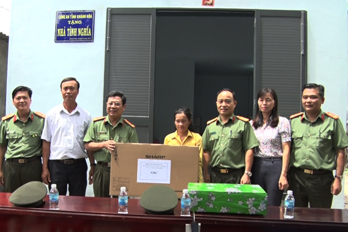 Công an tỉnh Khánh Hòa bàn giao nhà tình nghĩa tại thị xã Ninh Hòa