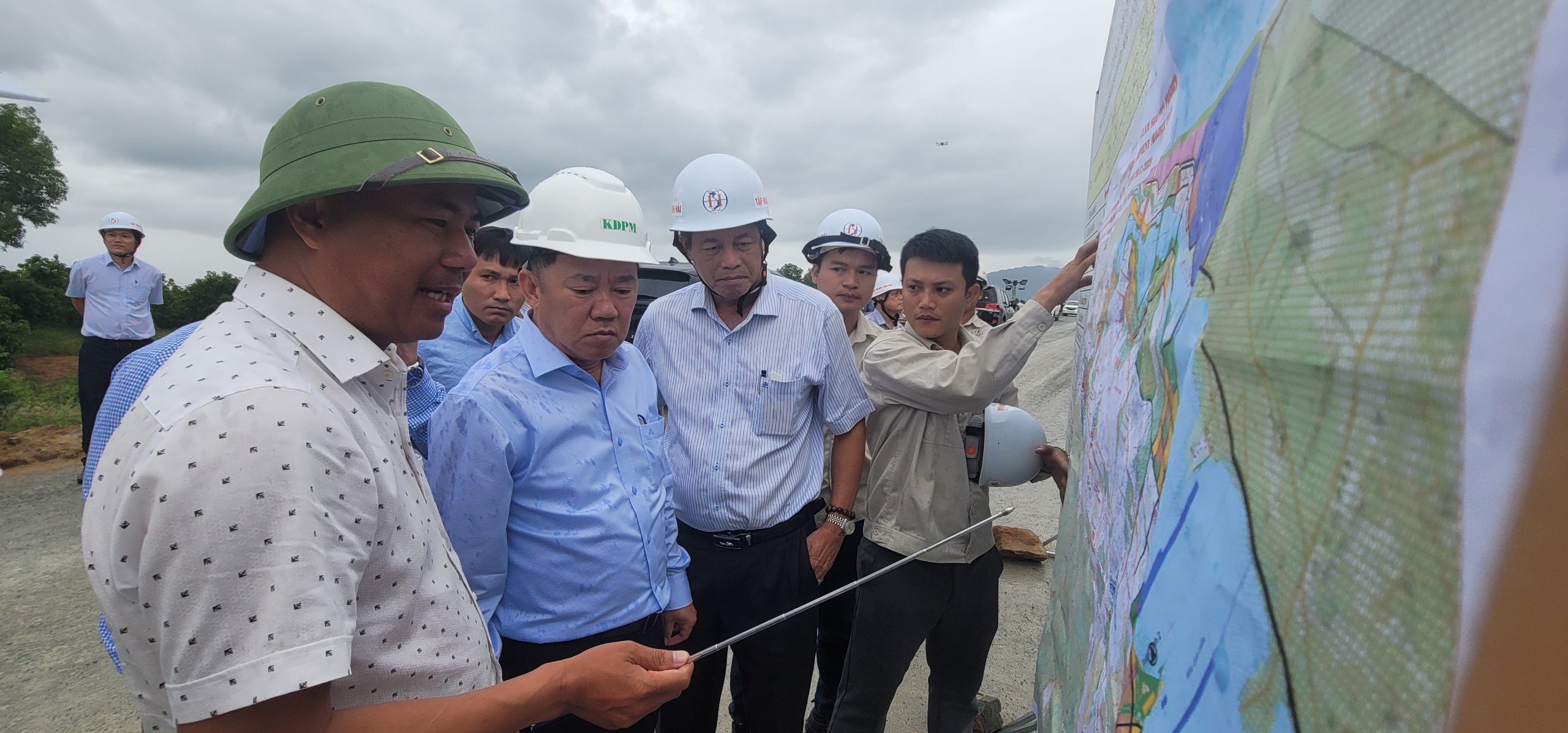 Ông Nguyễn Anh Tuấn thăm doanh nghiệp dự án cao tốc và BIDV Khánh Hòa