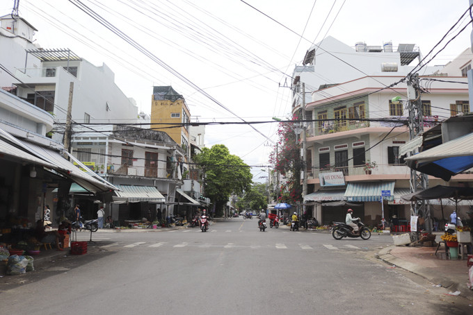 Đường thông, hè thoáng khu vực đường Bạch Đằng  (phường Tân Lập, TP. Nha Trang).
