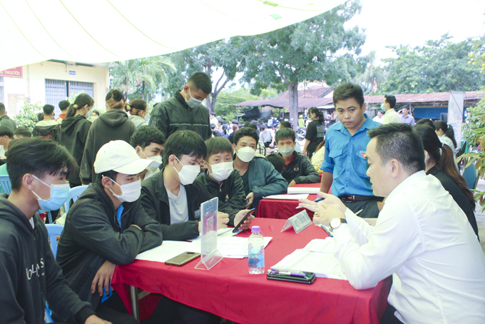 Chú trọng giải quyết việc làm cho người lao động