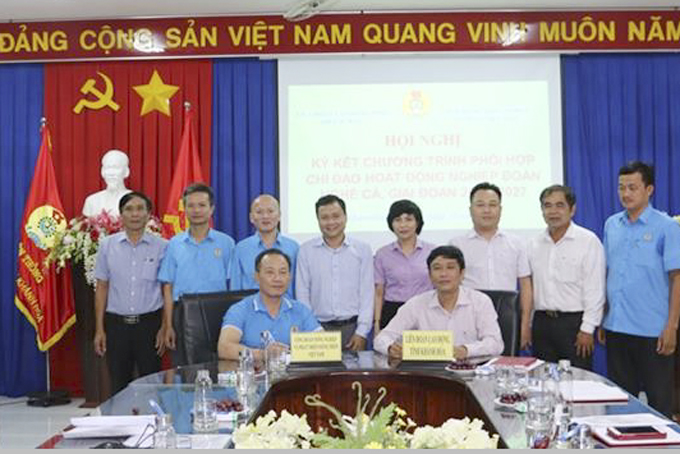 Liên đoàn Lao động tỉnh: Ký kết chương trình phối hợp chỉ đạo hoạt động nghiệp đoàn nghề cá