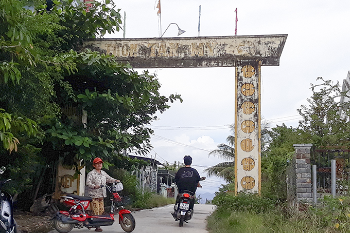 Cần làm mới cổng chào