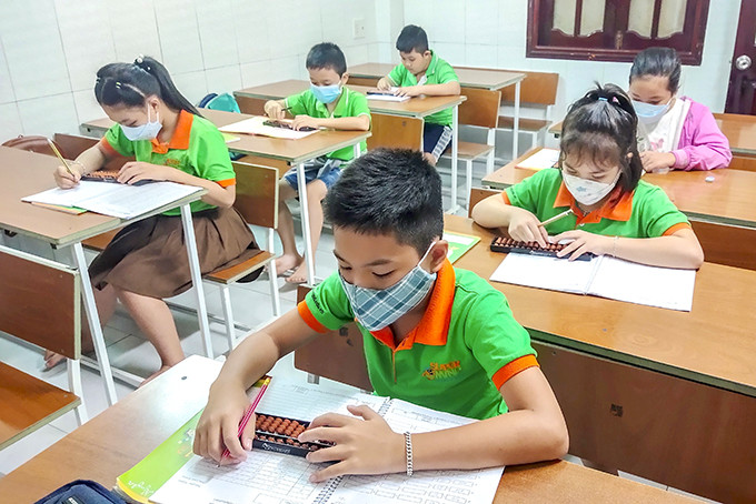 Một lớp học toán tính nhanh tại Trung tâm SuperMind Khánh Hòa.