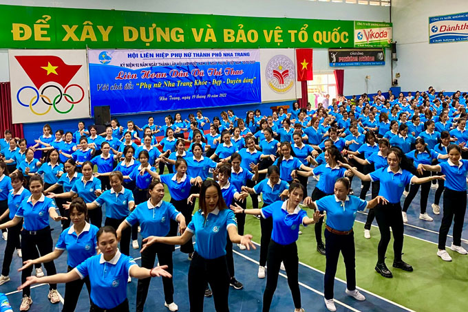 Nha Trang City Women's Union holds public dance festival for the members from 27 communes and wards