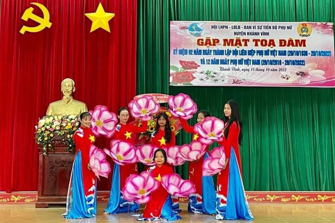 Khanh Vinh District Women’s Union hold meeting for the members