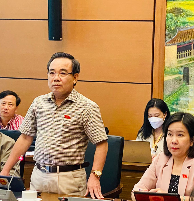 Thảo luận ở tổ về kế hoạch phát triển kinh tế - xã hội và tình hình thực hiện ngân sách nhà nước