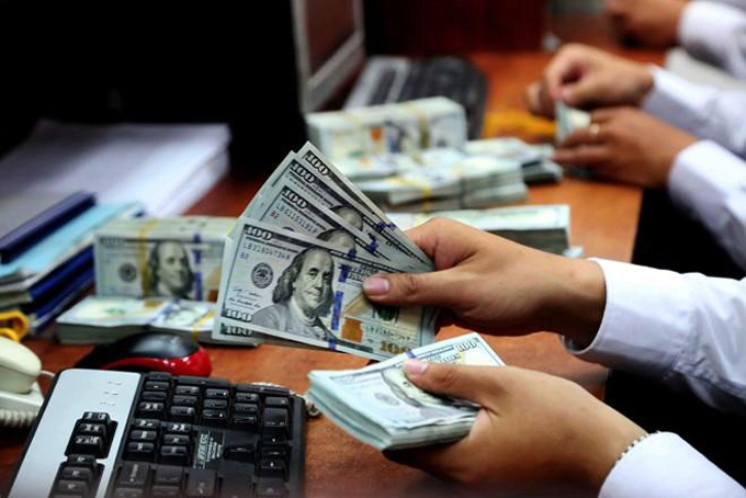 Giá USD hôm nay 25.10.2022: Ngân hàng giao dịch đụng trần