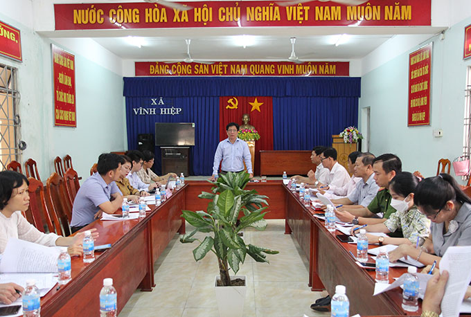 Làm việc với Đảng ủy xã Vĩnh Hiệp