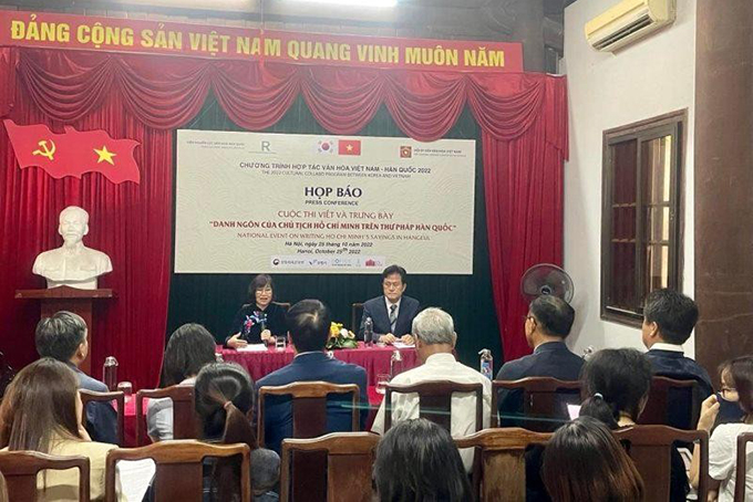 Thể hiện danh ngôn của Chủ tịch Hồ Chí Minh trên thư pháp Hàn Quốc