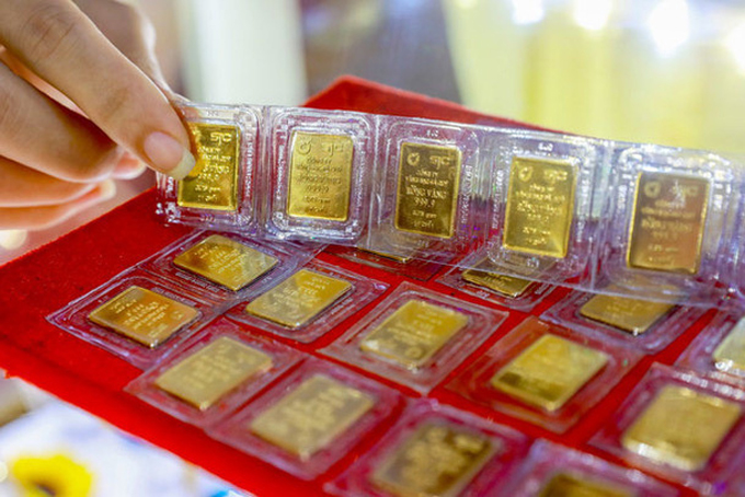 USD lao dốc, giá vàng "tỏa sáng"