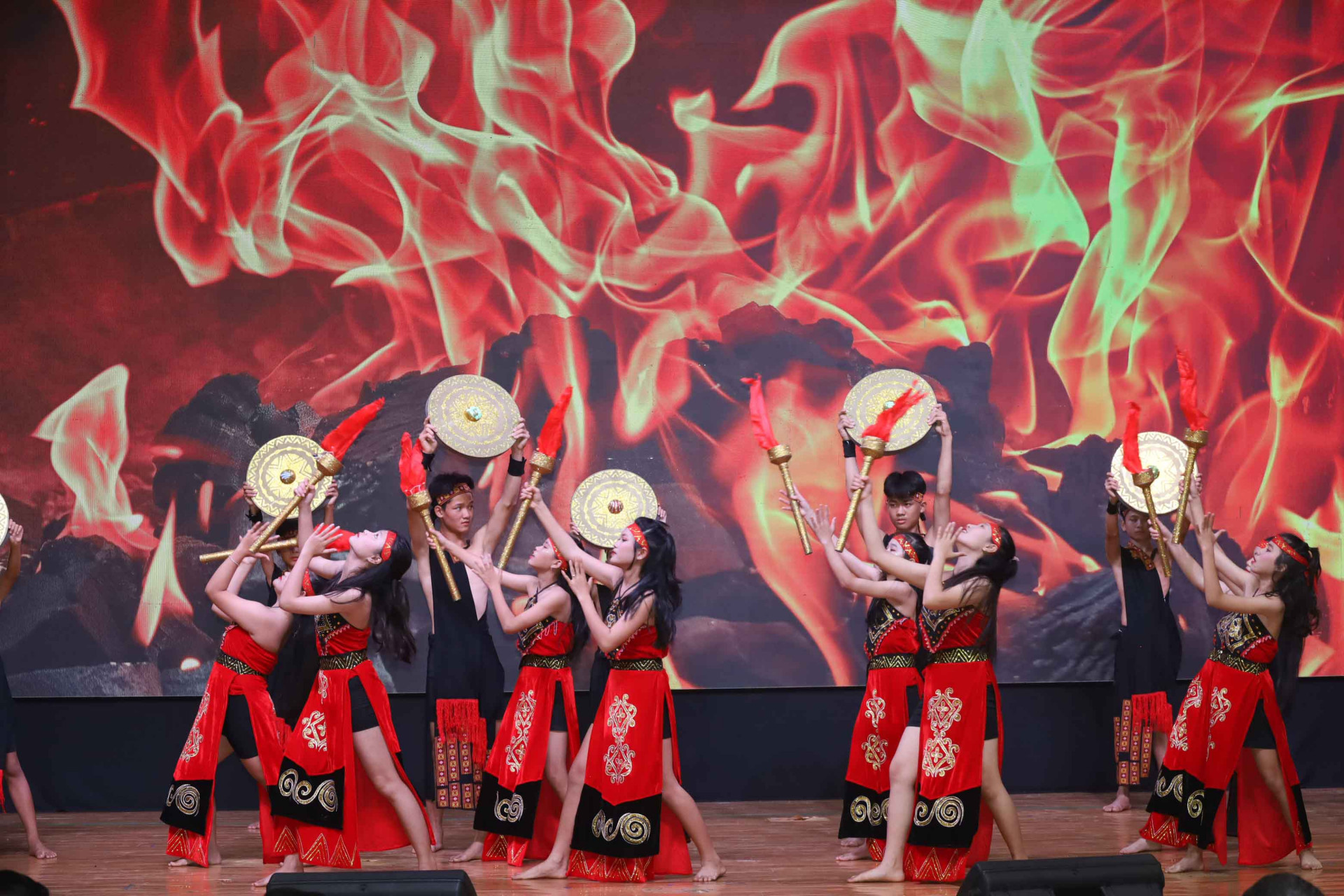 Traditional music performance of Khanh Vinh’s school
