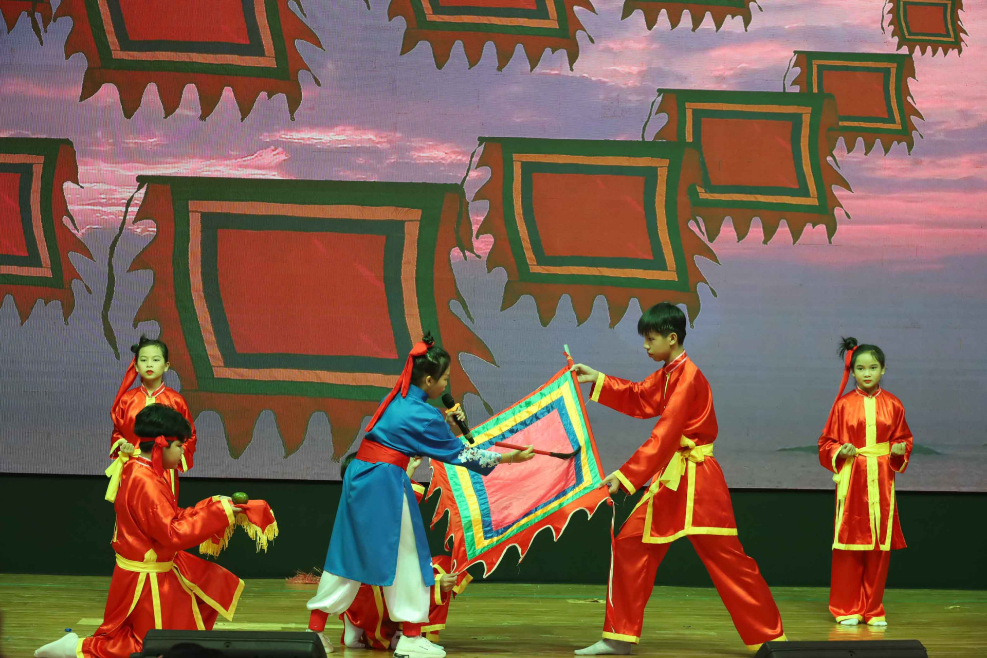 Cai luong performances of Cam Lam’s school…