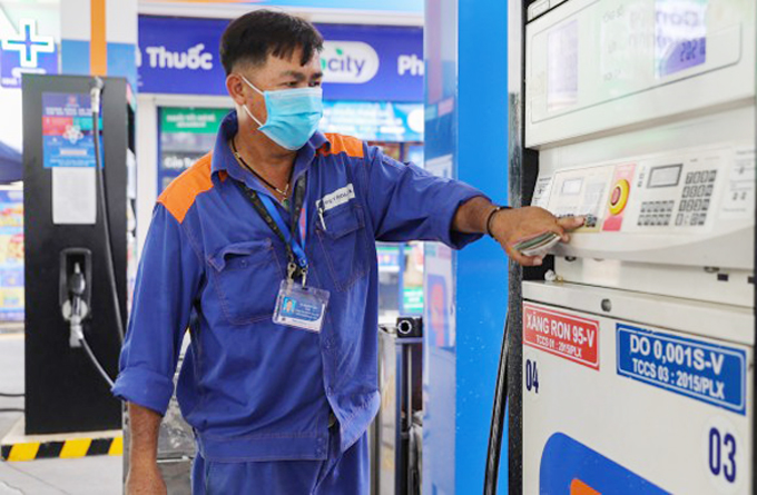 Giá xăng dầu hôm nay 31/10: Giá xăng dự báo tăng trong kỳ điều chỉnh 1/11