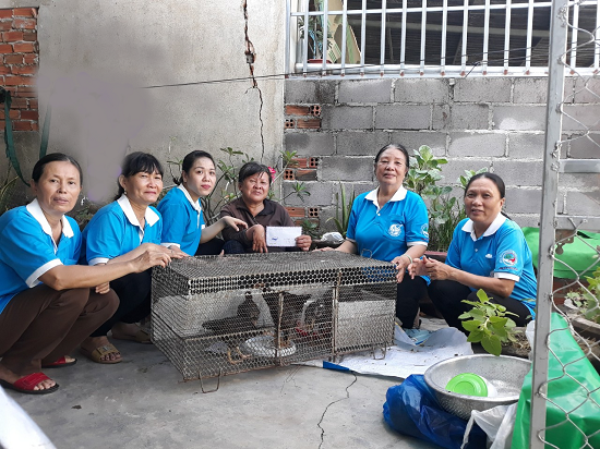 Tặng phương tiện sinh kế cho phụ nữ khuyết tật