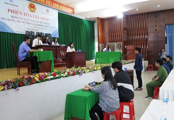 Hơn 500 sinh viên tham gia &quot;Phiên tòa giả định&quot;