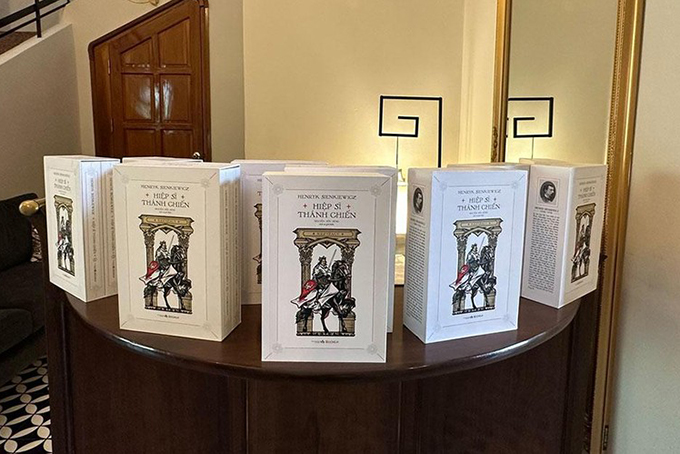 Ra mắt bộ sách "Hiệp sĩ Thánh chiến"