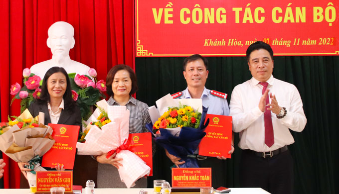 Công bố quyết định chuẩn y Ủy viên, Phó Chủ nhiệm Ủy ban Kiểm tra Tỉnh ủy Khánh Hòa