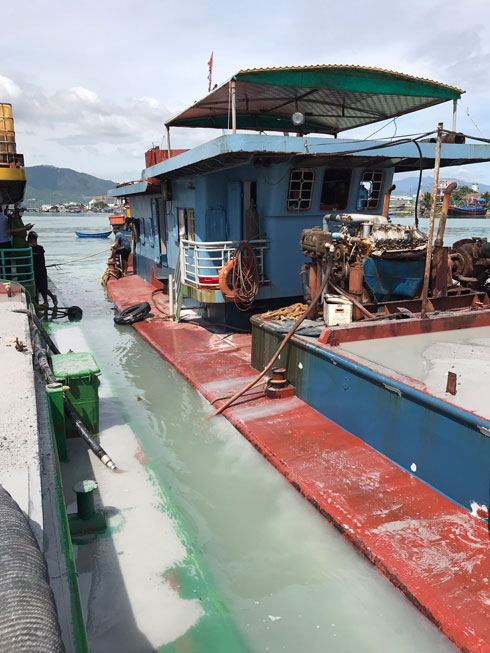 Phường Vĩnh Trường: Xử lý các đối tượng dùng sà lan hút cát trên sông Tắc