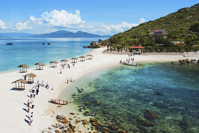 Điểm du lịch tại đảo Yến Hòn Nội trên vịnh Nha Trang. Ảnh: Xuân Ngọc