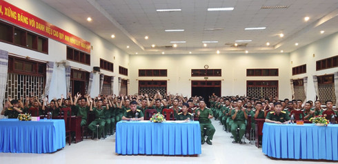 Một buổi tuyên truyền, giáo dục chính trị cho cán bộ, chiến sĩ tại Tiểu đoàn Bộ binh 460.