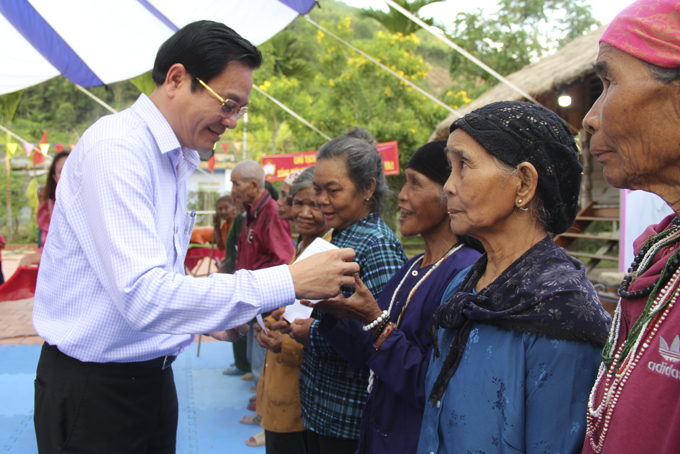Lãnh đạo tỉnh dự Ngày hội đại đoàn kết toàn dân tộc tại các địa phương