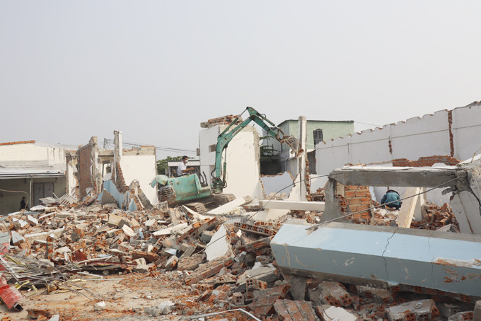 Một công trình xây dựng vi phạm trên địa bàn phường Phước Long bị cưỡng chế. 