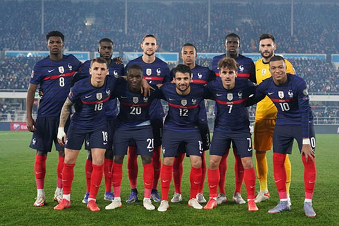 Bảng D: Đương kim vô địch thể hiện sức mạnh