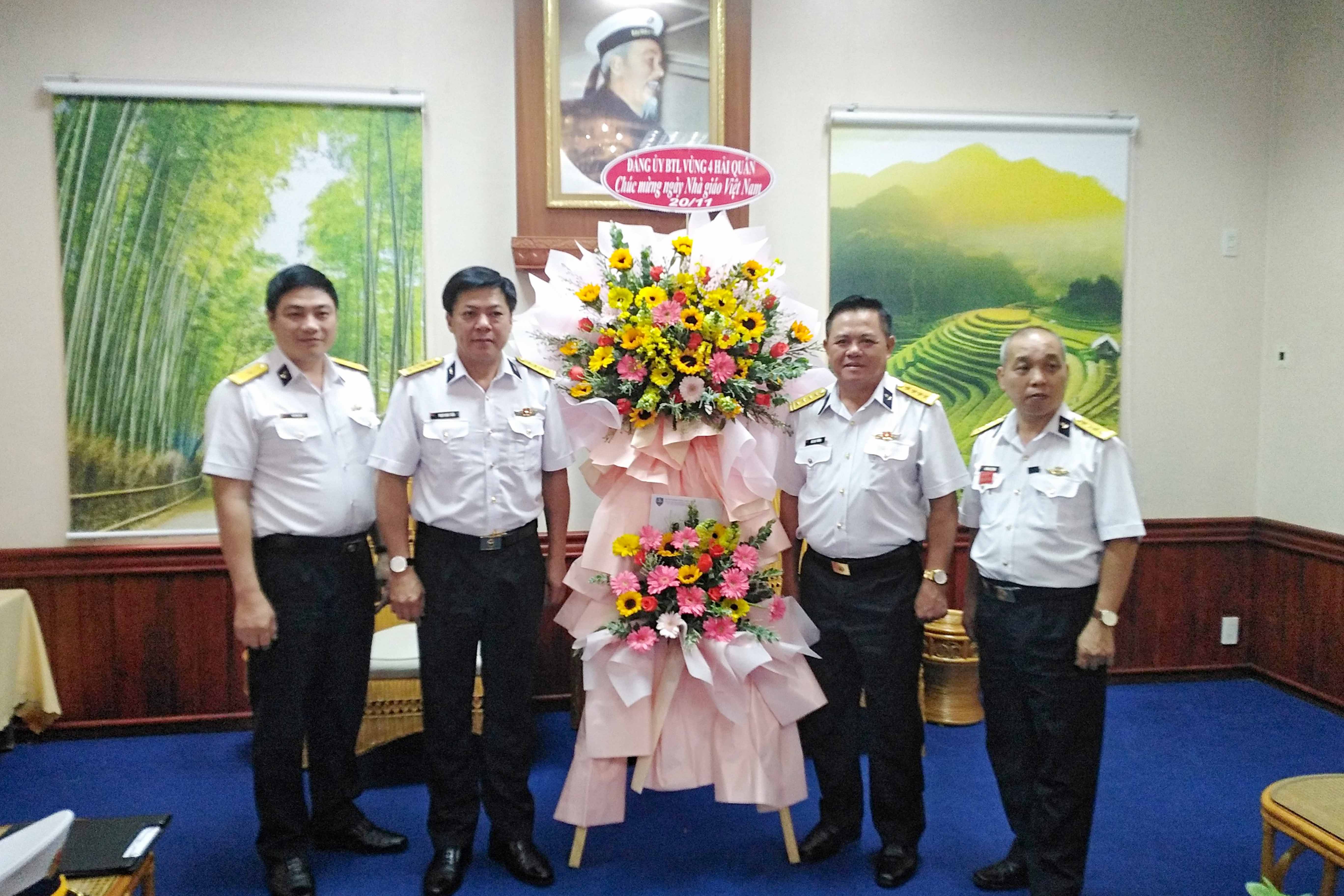 Vùng 4 Hải quân: Thăm, chúc mừng các học viện, nhà trường quân đội