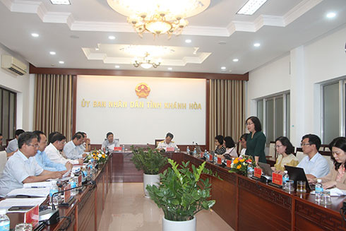 Bà Nguyễn Thị Hương - Tổng cục trưởng Tổng cục Thống kê phát biểu tại buổi làm việc.