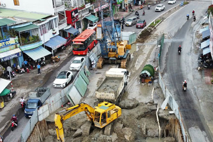 Yêu cầu giải quyết tình trạng ô nhiễm bụi khu vực nút giao thông Ngọc Hội