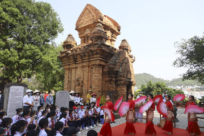 Pupils visiting Ponagar Temple