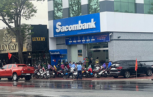 Phòng giao dịch Sacombank tọa lạc trên đường Hùng Vương, phường Cam Lợi, TP. Cam Ranh.