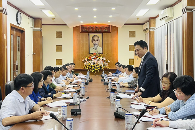 Ông Nguyễn Khắc Toàn phát biểu tại cuộc họp. 