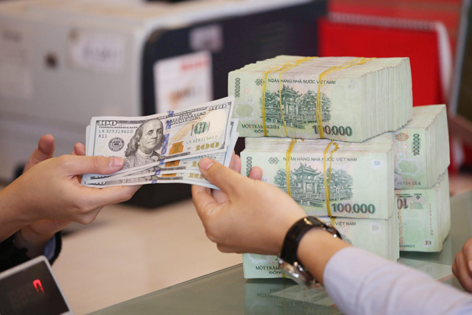 Giá USD hôm nay 26.11.2022: Ngân hàng giảm, tự do tăng vượt 25.000 đồng