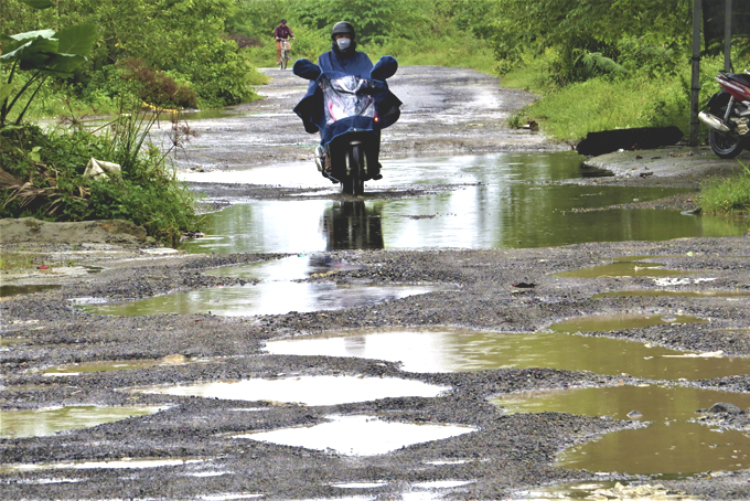 Đường Thái Khang bị xuống cấp nặng