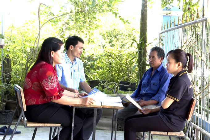  Tuyên truyền chính sách bảo hiểm xã hội cho người dân ở huyện Cam Lâm.
