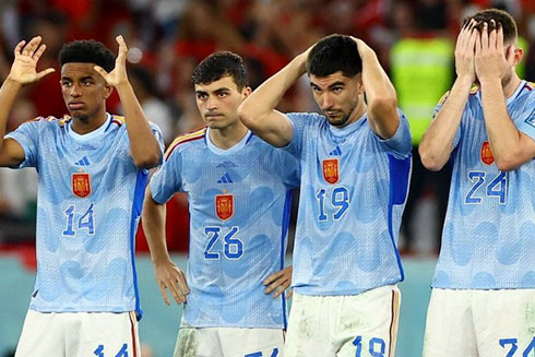 Đội tuyển Tây Ban Nha đã thất bại trên chấm phạt đền trước đội tuyển Ma Rốc ở vòng 1/8 World Cup 2022.