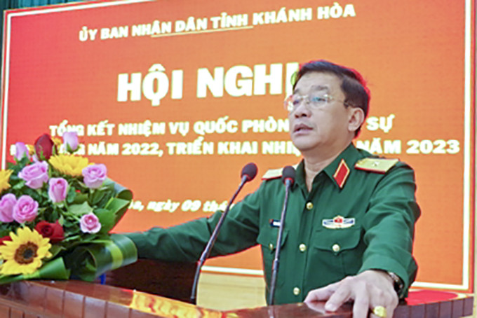 Thiếu tướng Trương Thiên Tô phát biểu tại hội nghị.