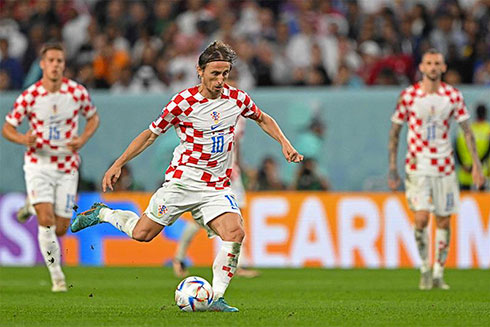 Luka Modric, cây trường sinh của bóng đá Croatia.