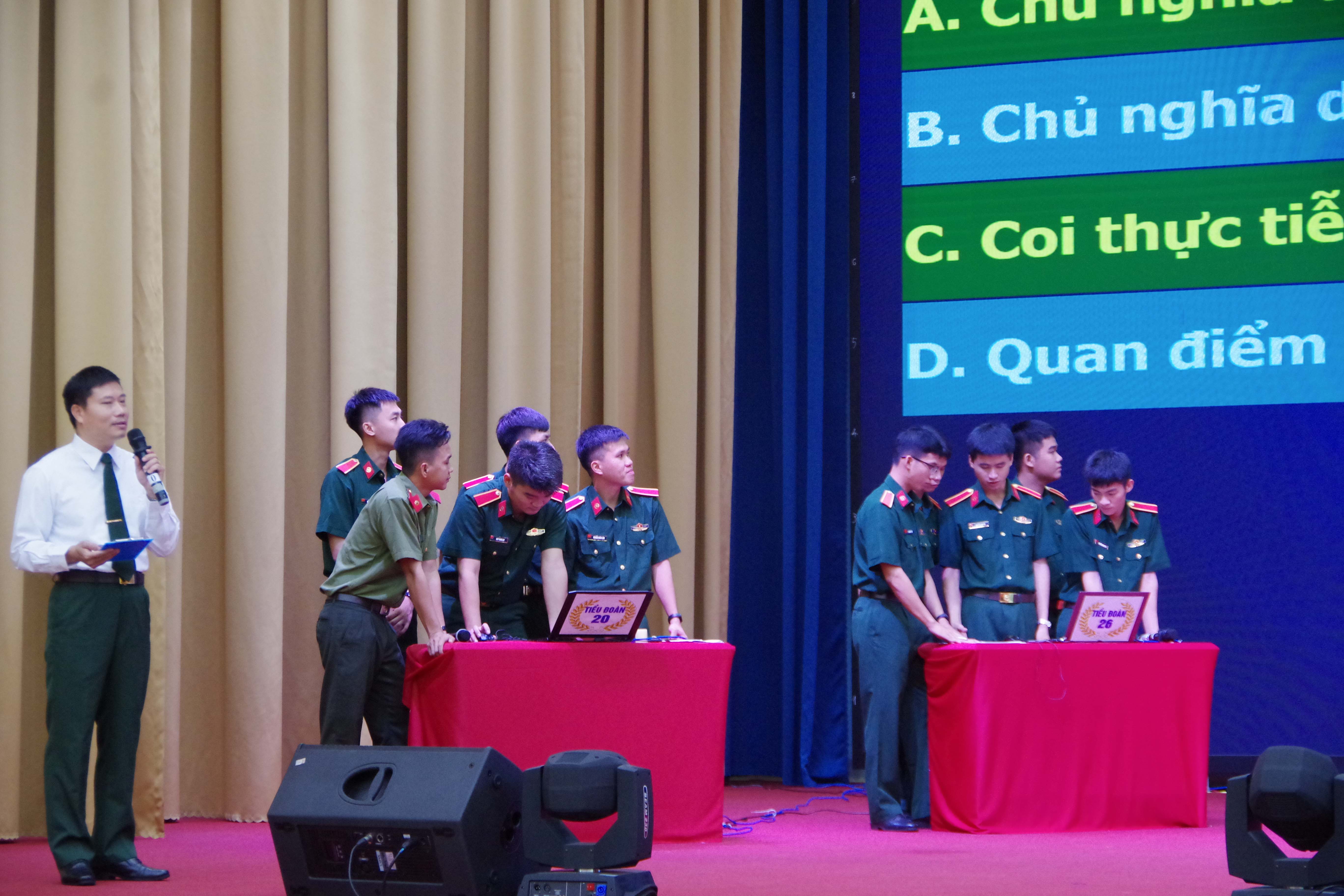 Tranh tài phần thi trả lời câu hỏi trắc nghiệm