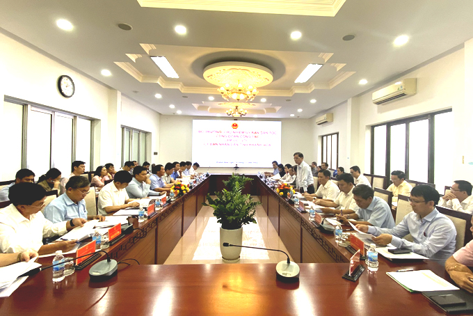 Ông Nguyễn Tấn Tuân phát biểu tại buổi làm việc.