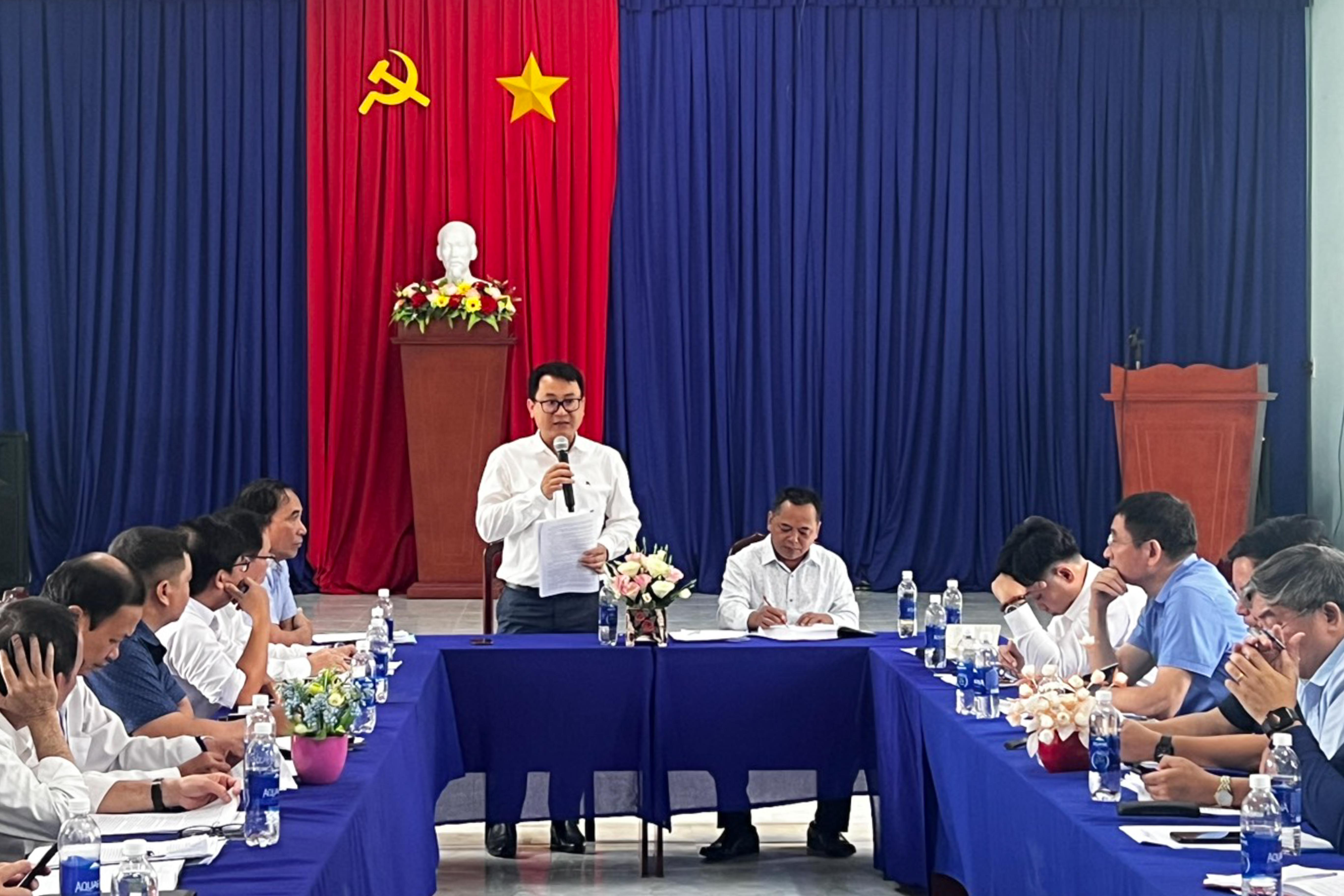 Đoàn công tác làm việc với huyện Khánh Vĩnh.