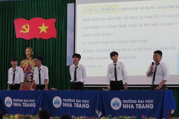 5 thí sinh xuất sắc của cuộc thi tham gia vòng chung kết. 