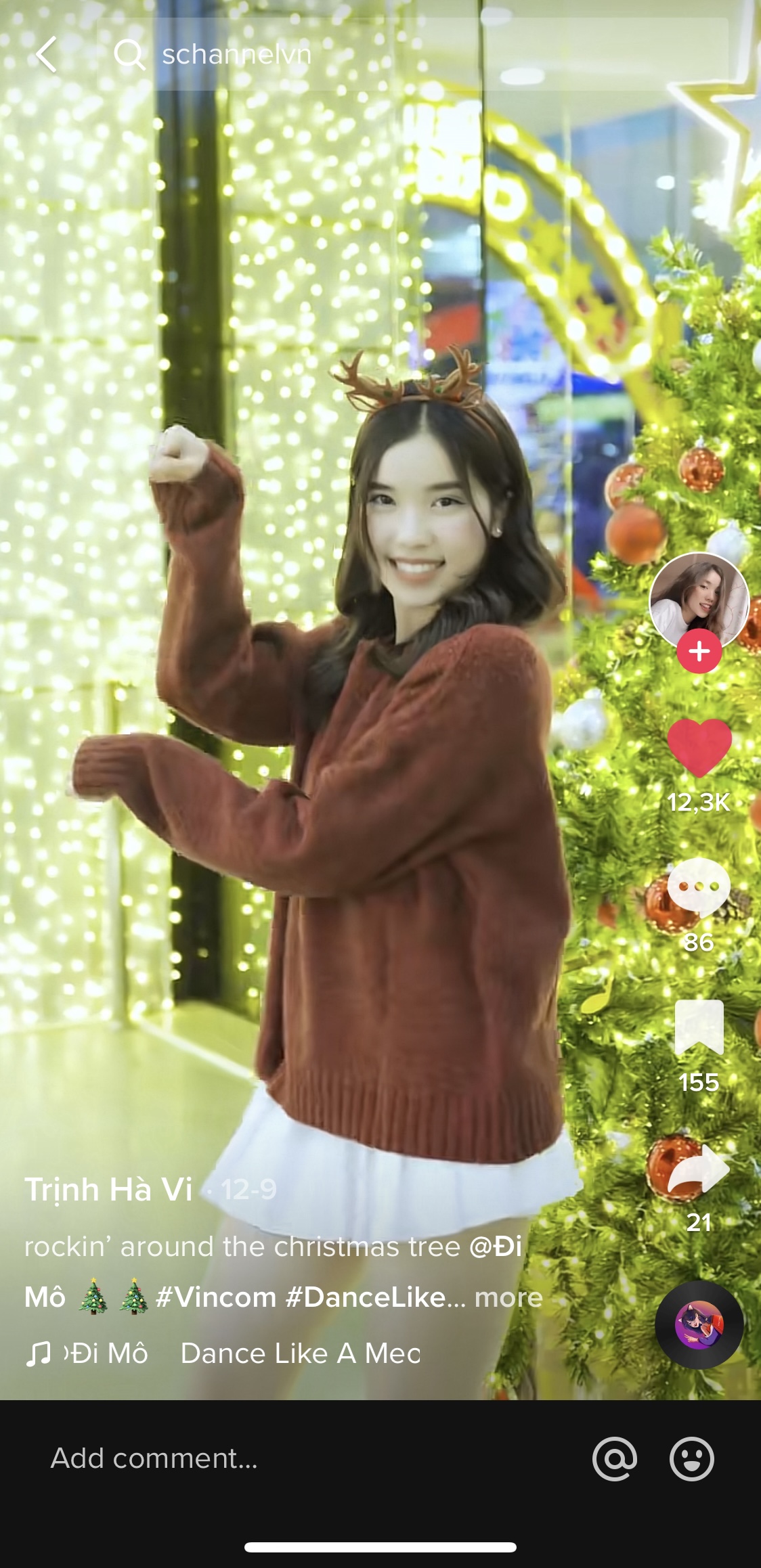 Blogger Trịnh Hà Vi từ Schannel bắt trend #DanceLikeAMeow cực đáng yêu với clip TikTok ngàn tim tại decor ngàn sao Vincom Center Bà Triệu
