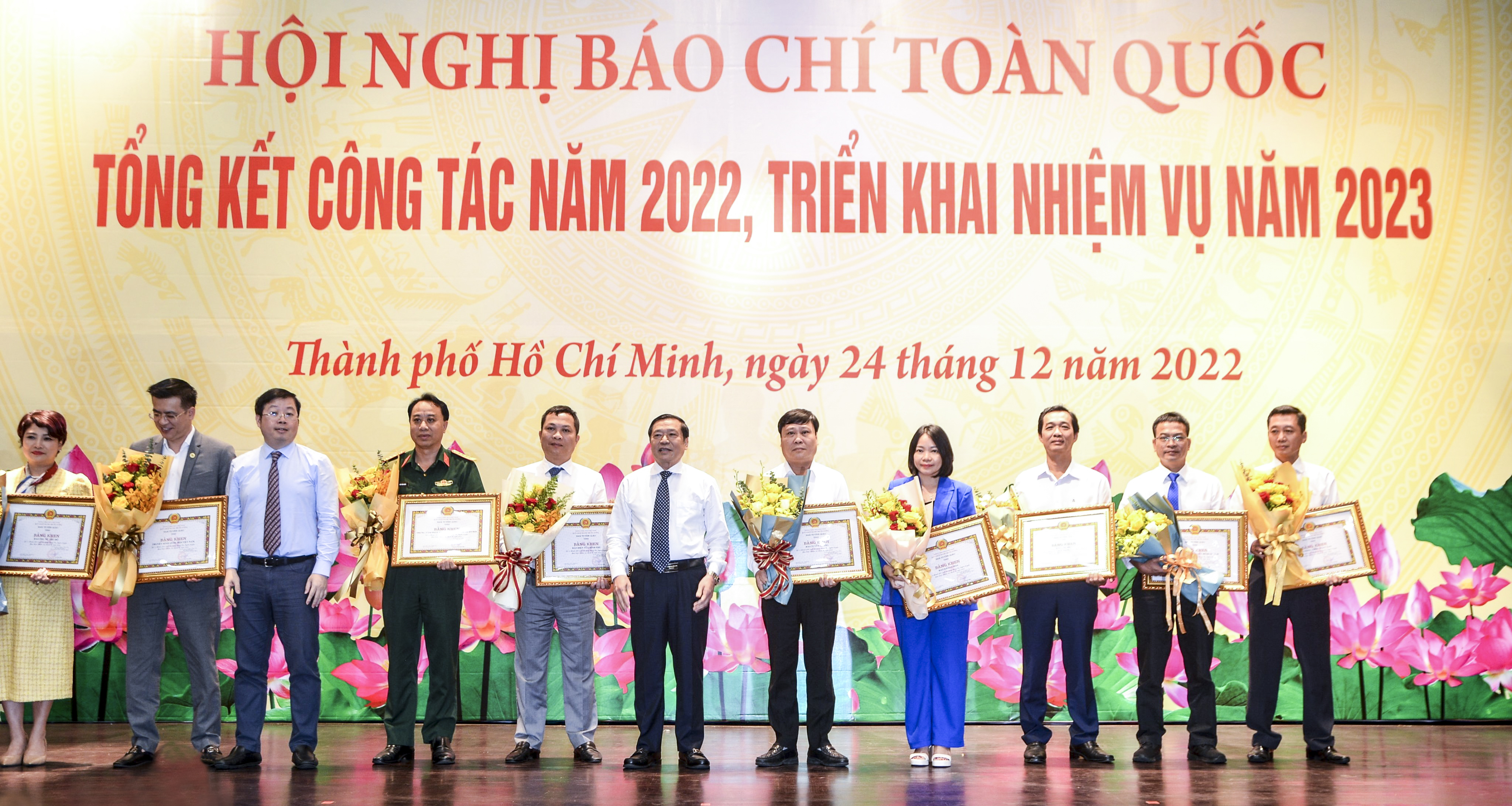 Bà Thái Thị Lệ Hằng - Phó Tổng Biên tập Phụ trách Báo Khánh Hòa