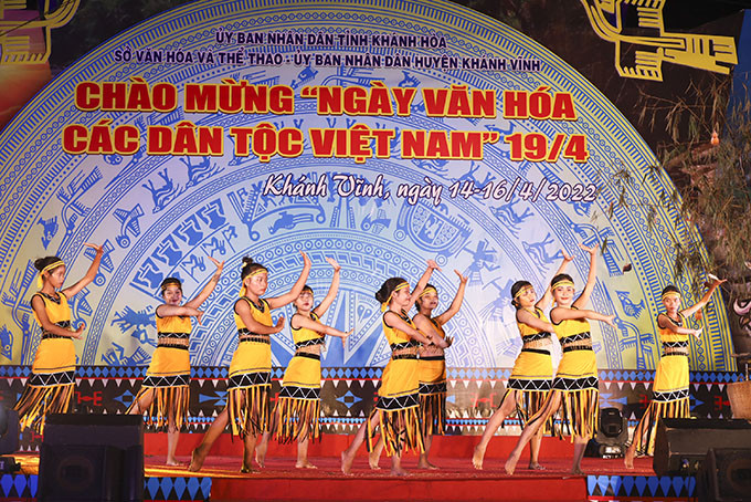 Biểu diễn văn nghệ trong Ngày Văn hóa các dân tộc Việt Nam. Ảnh minh họa