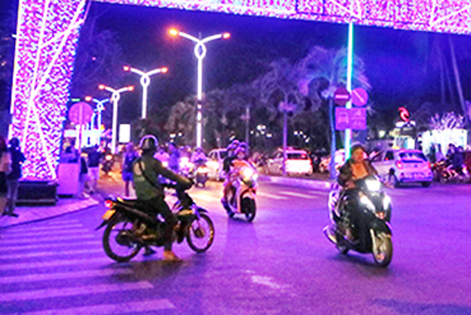 Sẽ trang trí ánh sáng nghệ thuật đường Trần Phú - Báo Khánh Hòa ...